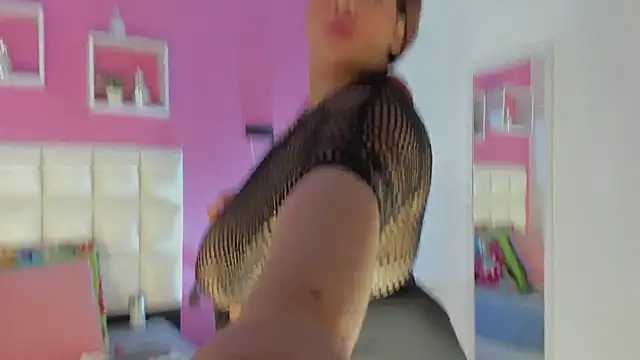 Snapshot of Alanna_hot3 chatting on 8, 6, 2026 Alanna hot3 online show from 8, 6, 2026