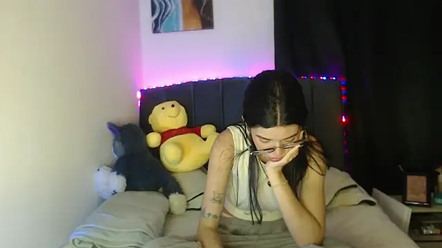 Snapshot of ily_bea chatting on 28, 4, 2026 ily bea online show from 28, 4, 2026
