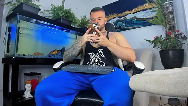 Snapshot of Johnnygrayson1 chatting on 12, 6, 2026 Johnnygrayson1 online show from 12, 6, 2026