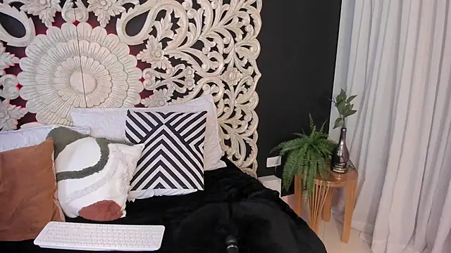 Snapshot of Emiiily_ chatting on 10, 4, 2026 Emiiily online show from 10, 4, 2026