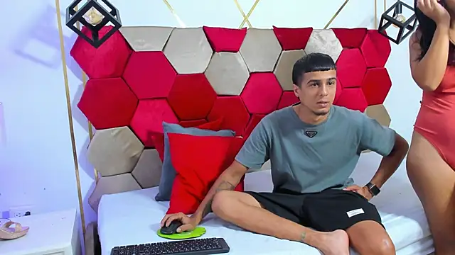 Mila Gus online show from 7, 3, 2025