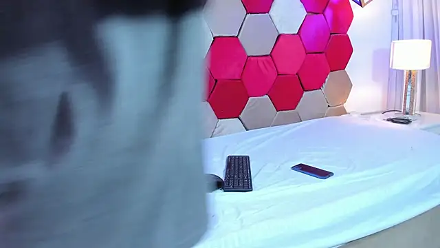 Mila Gus online show from 20, 12, 2024