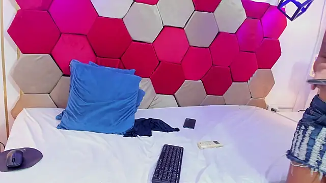 Mila Gus online show from 24, 1, 2025