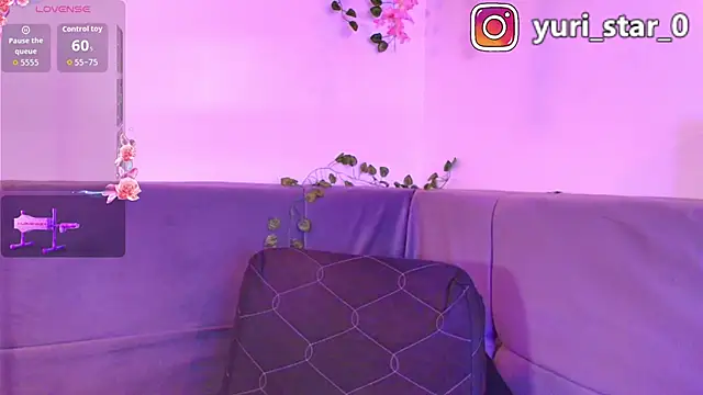 Snapshot of Yuri_Stars chatting on 29, 11, 2025 Yuri Stars online show from 29, 11, 2025