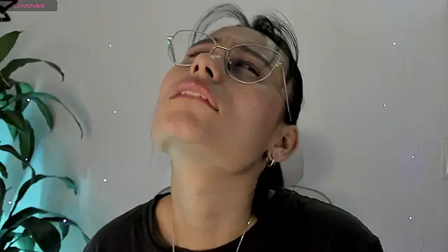 NayeCloud online show from 17, 4, 2026