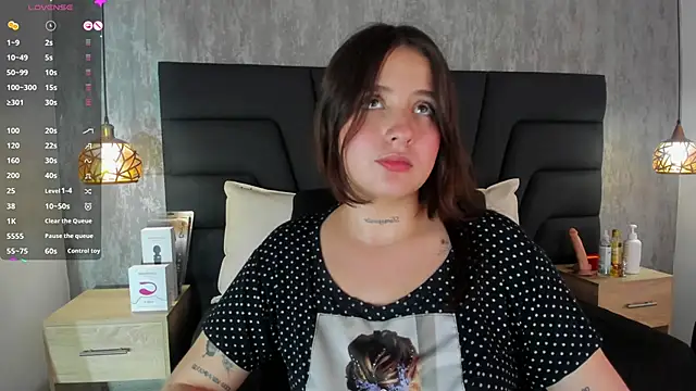 Sabrina Lennox online show from 25, 2, 2025
