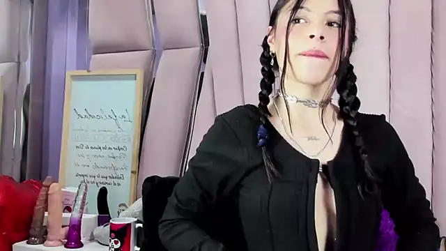 Snapshot of Sasha_Petitte chatting on 20, 9, 2025 Sasha Petitte online show from 20, 9, 2025