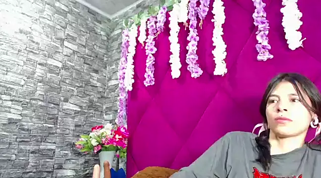 Snapshot of Sasha_Petitte chatting on 7, 3, 2025 Sasha Petitte online show from 7, 3, 2025