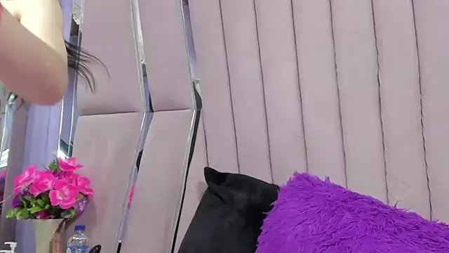 Sasha Petitte online show from 17, 10, 2025