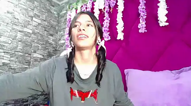 Snapshot of Sasha_Petitte chatting on 7, 3, 2025 Sasha Petitte online show from 7, 3, 2025