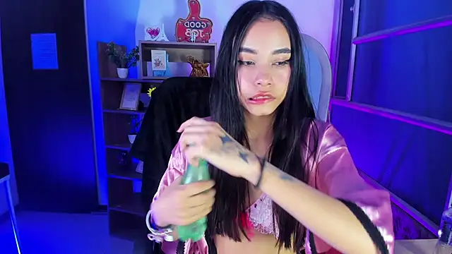 Jasmin Skinny online show from 4, 12, 2025