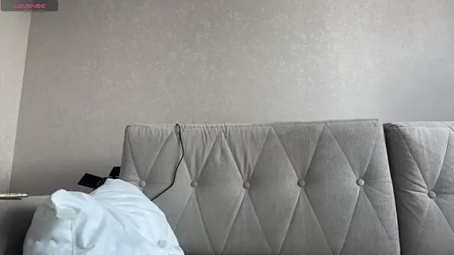 Snapshot of weshycouple chatting on 27, 6, 2026 weshycouple online show from 27, 6, 2026