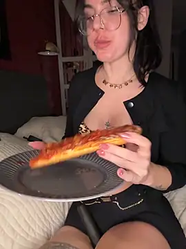 RubyLunaa online show from 16, 11, 2025