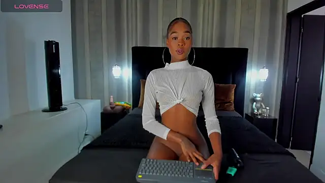 Snapshot of LiaJohnnson chatting on 21, 2, 2025 LiaJohnnson online show from 21, 2, 2025