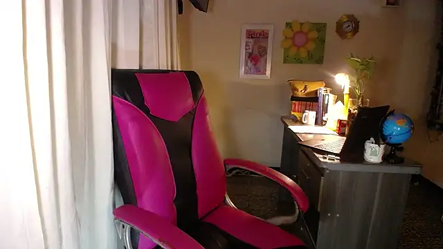 Snapshot of danielle_rose_1 chatting on 27, 5, 2026 danielle rose 1 online show from 27, 5, 2026