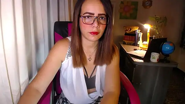 Snapshot of danielle_rose_1 chatting on 2, 6, 2026 danielle rose 1 online show from 2, 6, 2026