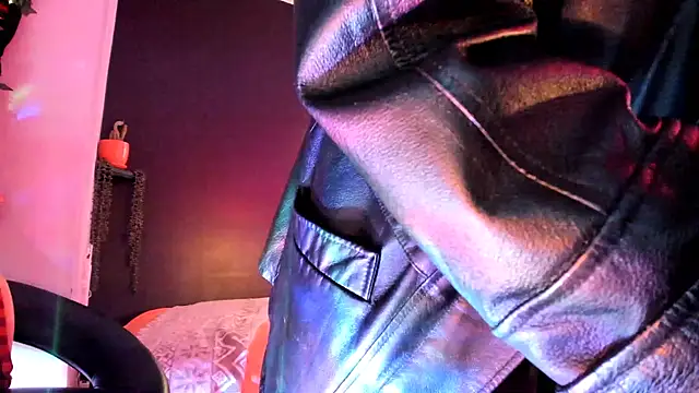 Snapshot of leatherz69 chatting on 11, 2, 2025 leatherz69 online show from 11, 2, 2025