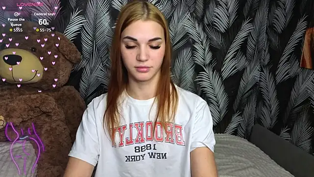 Hellen Moore online show from 13, 10, 2025