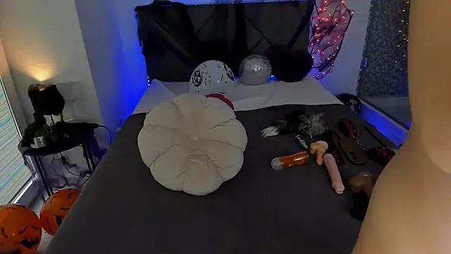 CassieEvans online show from 27, 10, 2025