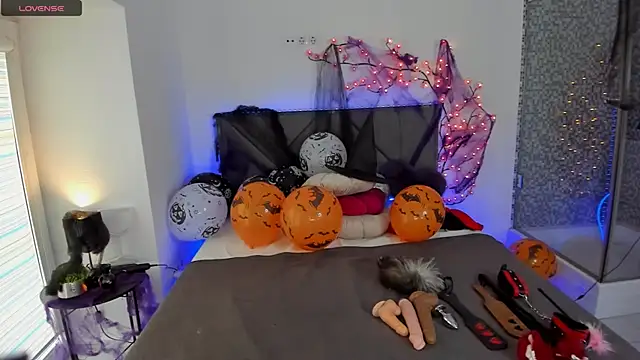 CassieEvans online show from 28, 10, 2025