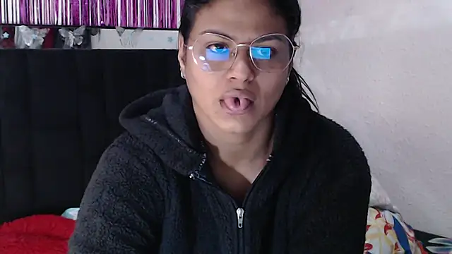 SweetAlmaa online show from 17, 4, 2026