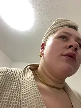 Snapshot of Fancy-Francy chatting on 8, 1, 2025 Fancy-Francy online show from 8, 1, 2025