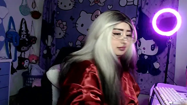 Snapshot of lussyevans24 chatting on 4, 6, 2026 lussyevans24 online show from 4, 6, 2026