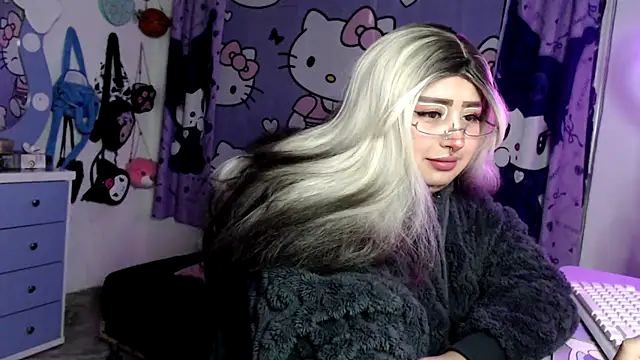 Snapshot of lussyevans24 chatting on 24, 4, 2026 lussyevans24 online show from 24, 4, 2026