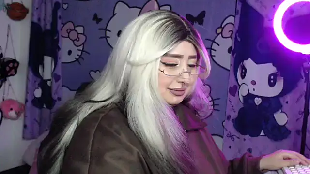 Snapshot of lussyevans24 chatting on 28, 5, 2026 lussyevans24 online show from 28, 5, 2026