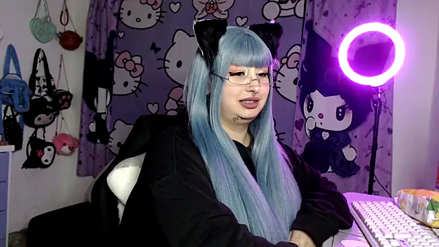 Snapshot of lussyevans24 chatting on 25, 5, 2026 lussyevans24 online show from 25, 5, 2026