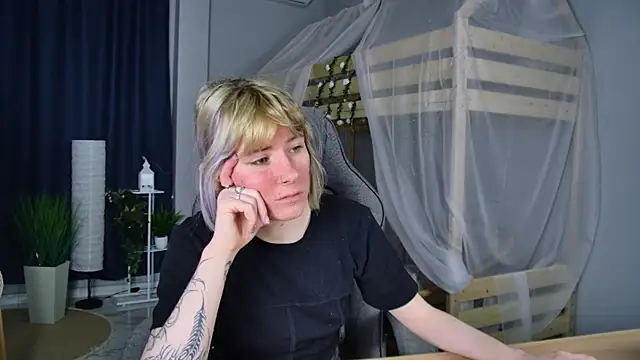 Snapshot of LexiWenford chatting on 19, 5, 2026 LexiWenford online show from 19, 5, 2026