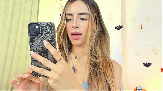 Snapshot of StormiRusso chatting on 23, 10, 2025 StormiRusso online show from 23, 10, 2025