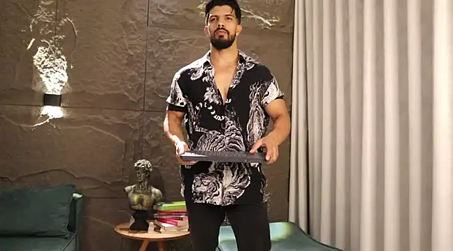 DannSaenz online show from 4, 3, 2025