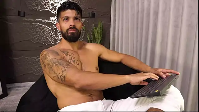 Snapshot of DannSaenz chatting on 1, 5, 2026 DannSaenz online show from 1, 5, 2026