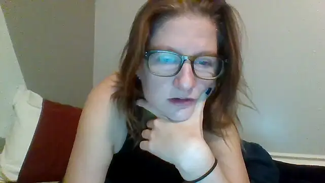 Snapshot of Eluradess chatting on 12, 10, 2025 Eluradess online show from 12, 10, 2025