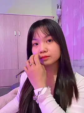 Maeve2k5 online show from 28, 11, 2025