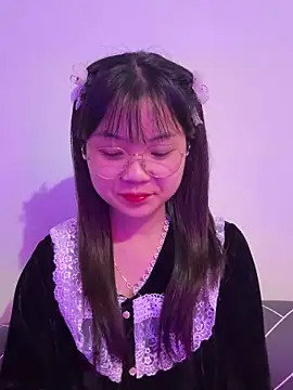 Maeve2k5 online show from 4, 11, 2025