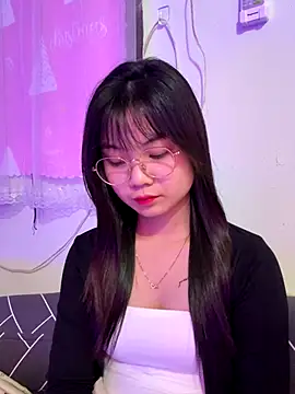 Maeve2k5 online show from 1, 11, 2025