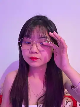 Maeve2k5 online show from 5, 11, 2025