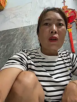 Snapshot of Linaannn chatting on 7, 6, 2026 Linaannn online show from 7, 6, 2026
