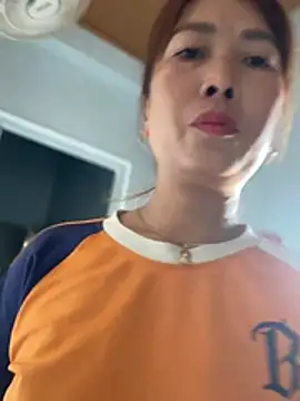 Linaannn online show from 5, 4, 2026