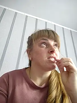 Snapshot of CoddessCrystal chatting on 16, 10, 2025 CoddessCrystal online show from 16, 10, 2025