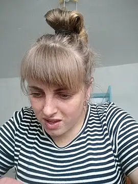 Snapshot of CoddessCrystal chatting on 17, 11, 2025 CoddessCrystal online show from 17, 11, 2025