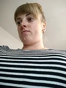 Snapshot of CoddessCrystal chatting on 14, 10, 2025 CoddessCrystal online show from 14, 10, 2025