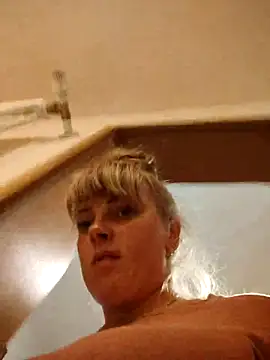 Snapshot of CoddessCrystal chatting on 11, 9, 2025 CoddessCrystal online show from 11, 9, 2025