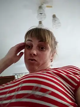 Snapshot of CoddessCrystal chatting on 21, 11, 2025 CoddessCrystal online show from 21, 11, 2025