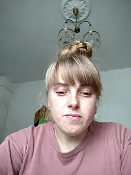 Snapshot of CoddessCrystal chatting on 6, 10, 2025 CoddessCrystal online show from 6, 10, 2025