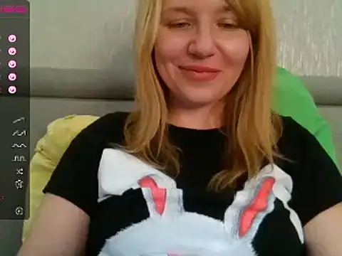 Snapshot of urbadkitty chatting on 13, 2, 2025 urbadkitty online show from 13, 2, 2025