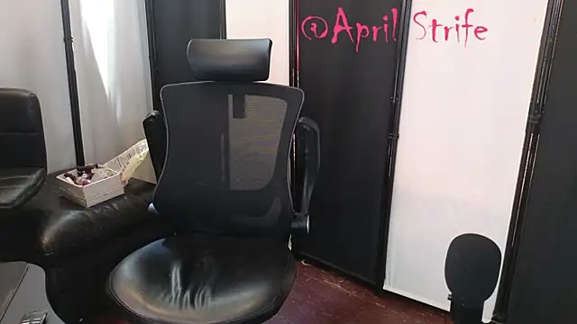 april show her online show from 28, 7, 2026