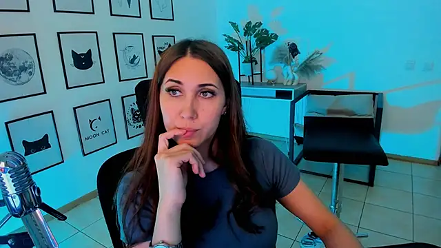 NellieMccaffrey online show from 26, 1, 2025